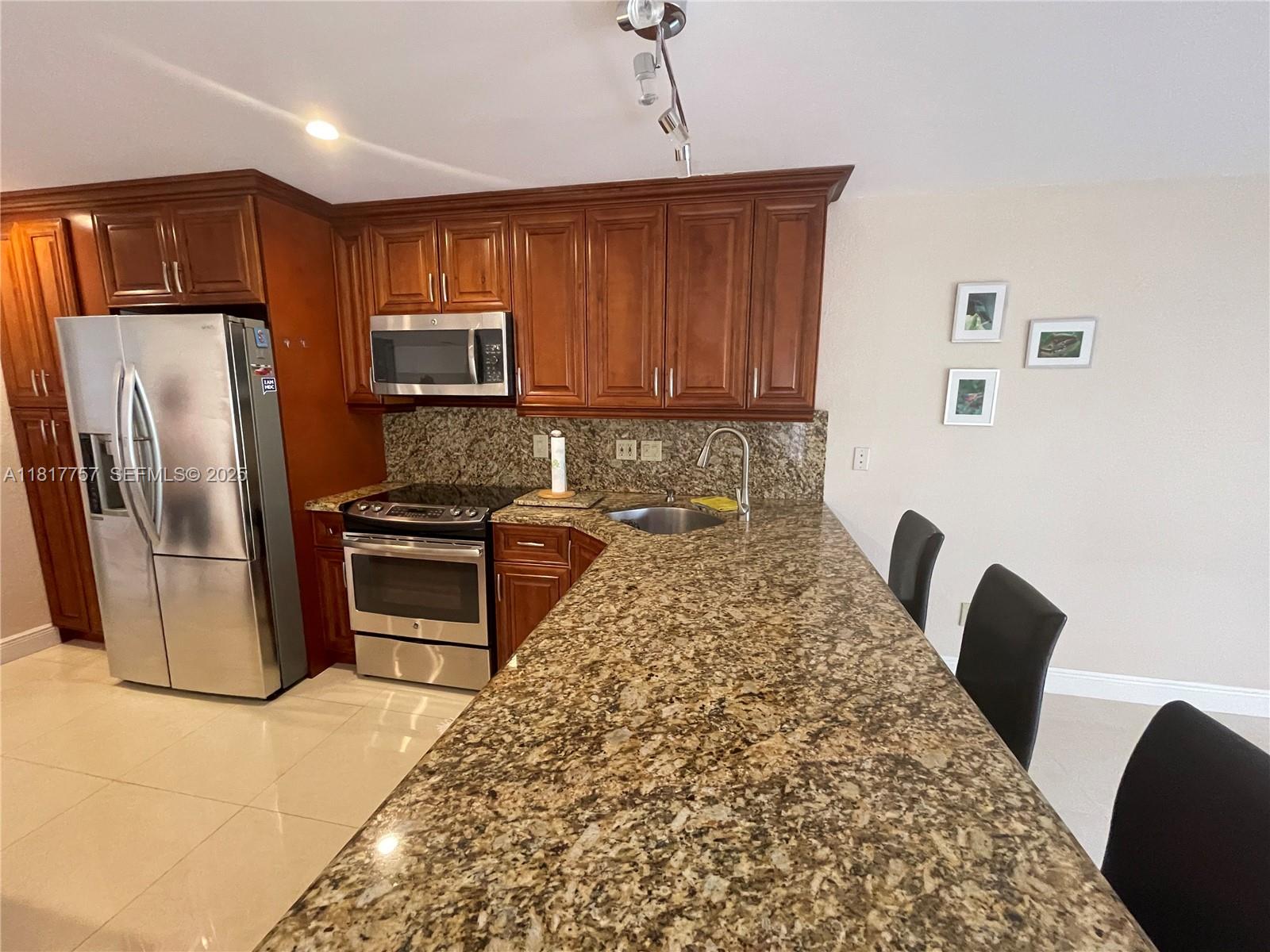 10290 Southwest 139th Court Miami, FL 33186 - Photo 7 of 66