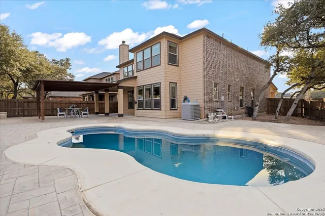 view of a kitchen with kitchen island