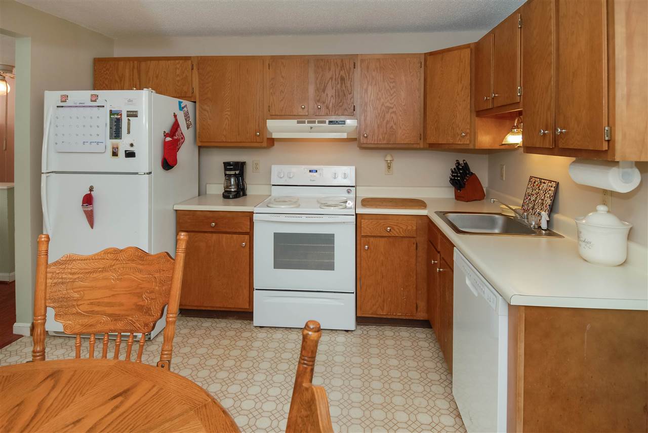 8 Pierce Road Raymond, NH 03077 - Photo 2 of 37