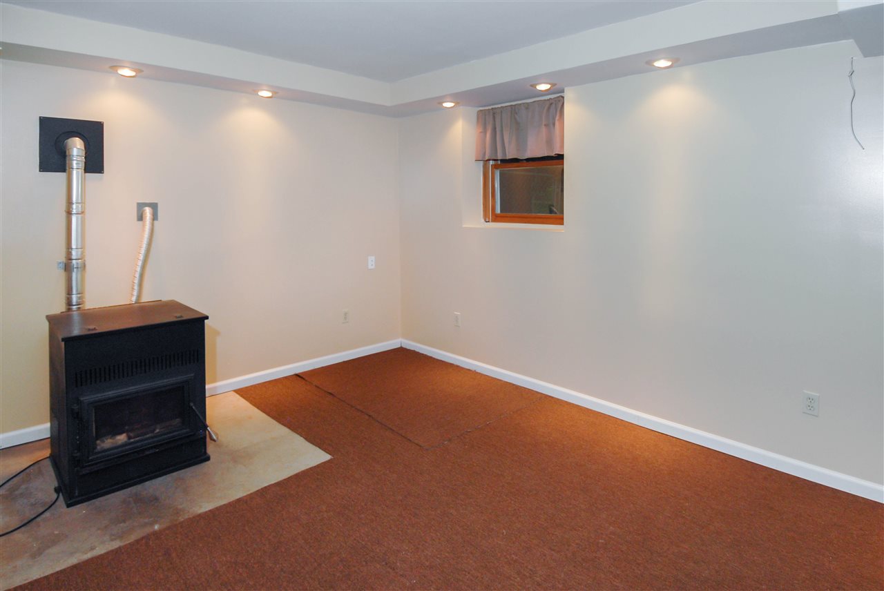 8 Pierce Road Raymond, NH 03077 - Photo 18 of 37
