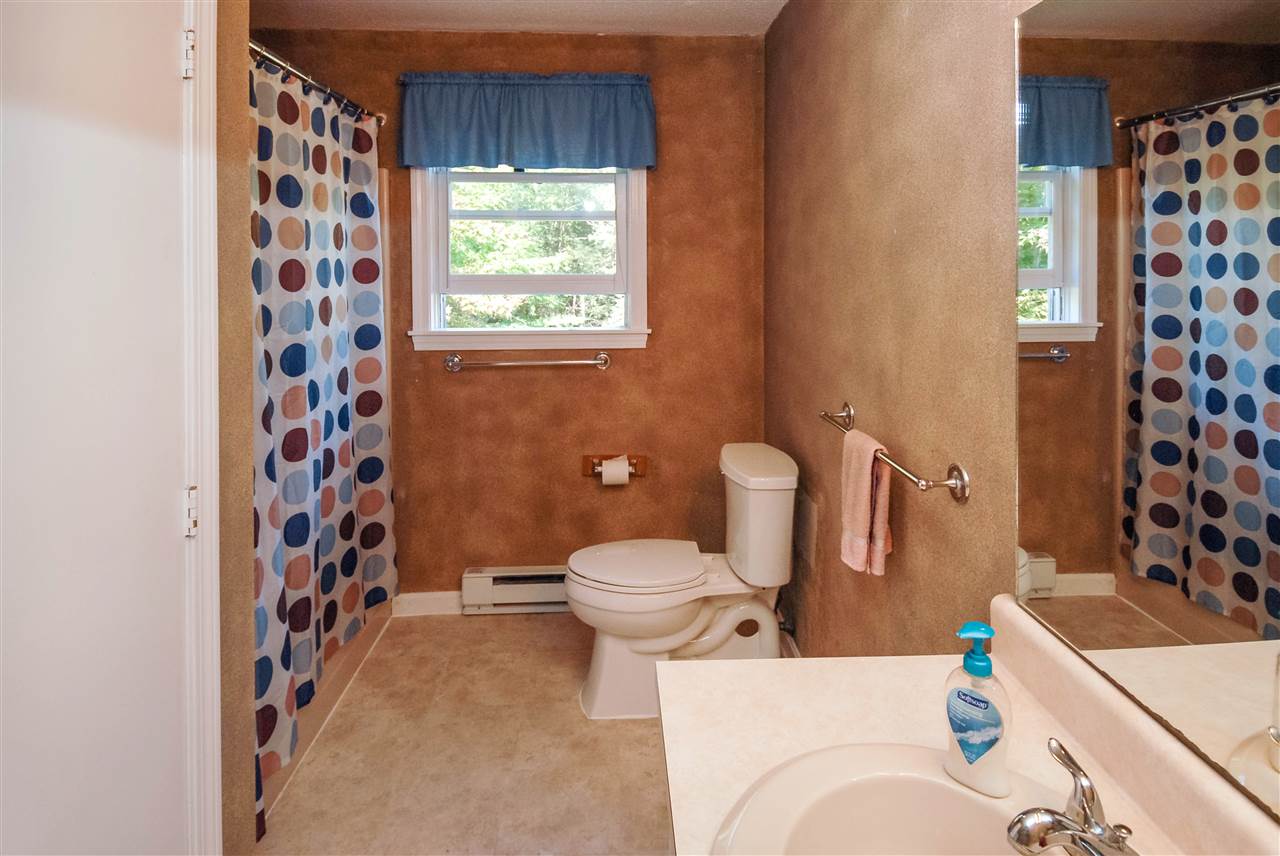8 Pierce Road Raymond, NH 03077 - Photo 10 of 37