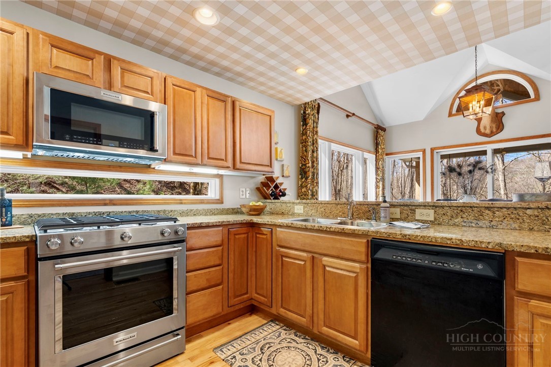 212 Lower Fiddlestix, Unit 212 Boone, NC 28607 - Photo 10 of 47