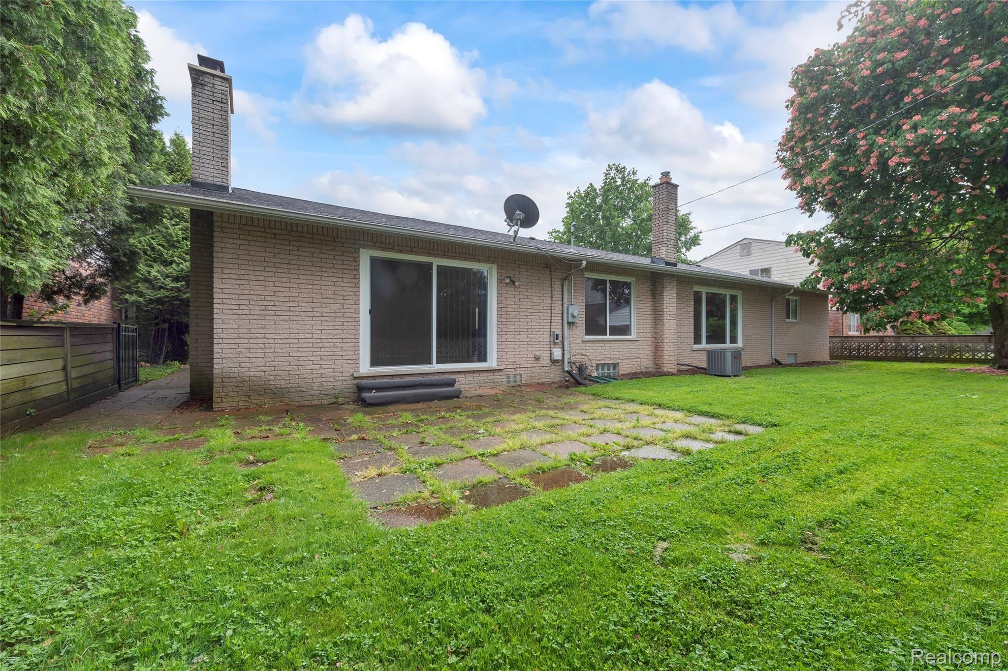 750 Canterbury Road Grosse Pointe, MI 48236 - Photo 43 of 47 Back of home