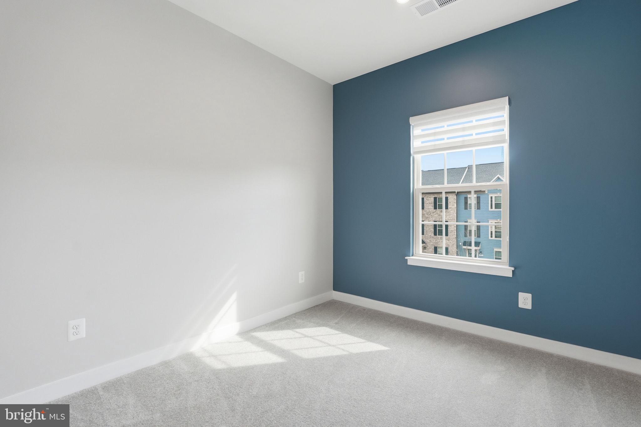 18112 Red Cedar Road Dumfries, VA 22026 - Photo 30 of 69 an empty room with a window