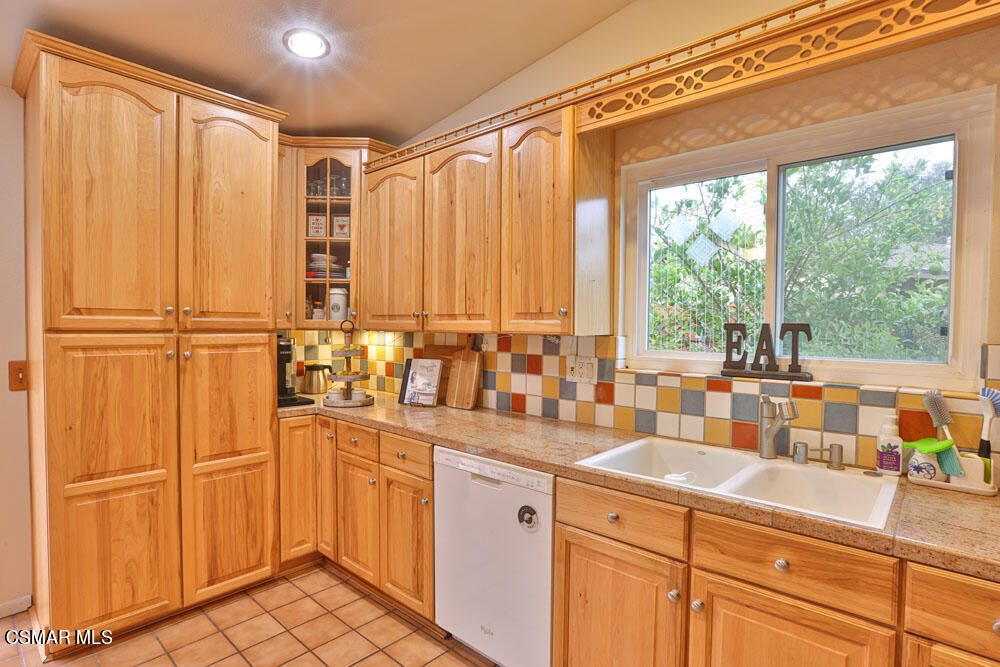 14455 East Rutger Circle Moorpark, CA 93021 - Photo 12 of 28 8I6A9414