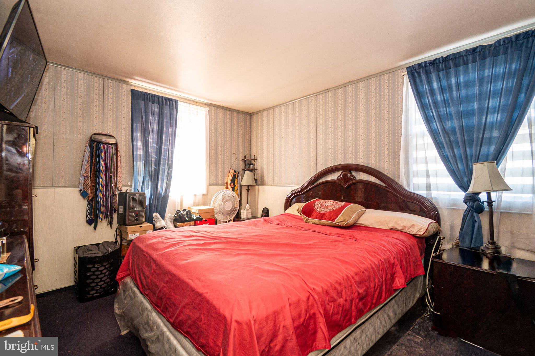 2929 Mallview Road Baltimore, MD 21230 - Photo 13 of 35 Cozy retreat with vibrant accents.