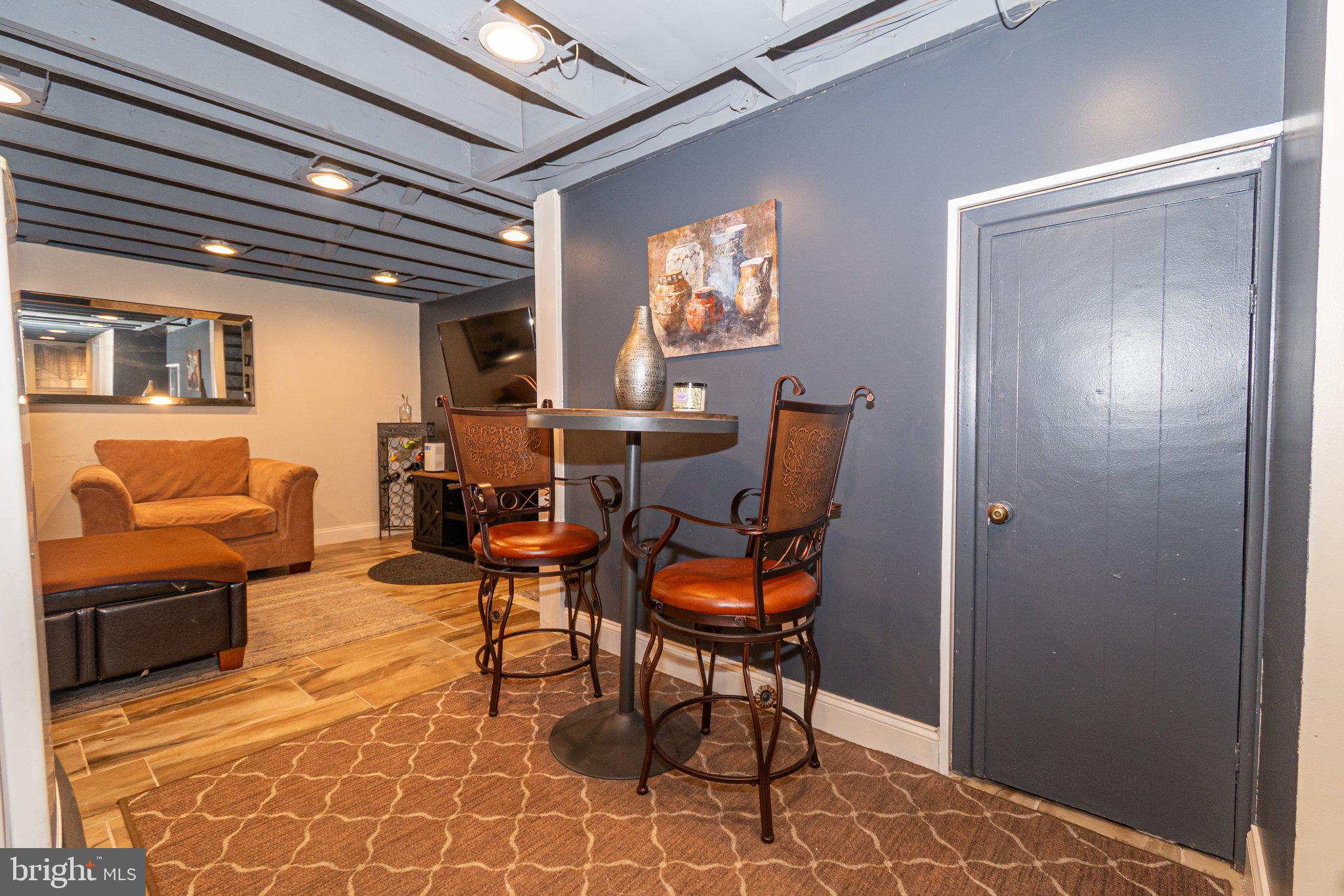 2929 Mallview Road Baltimore, MD 21230 - Photo 20 of 35 Charming entryway with modern flair.