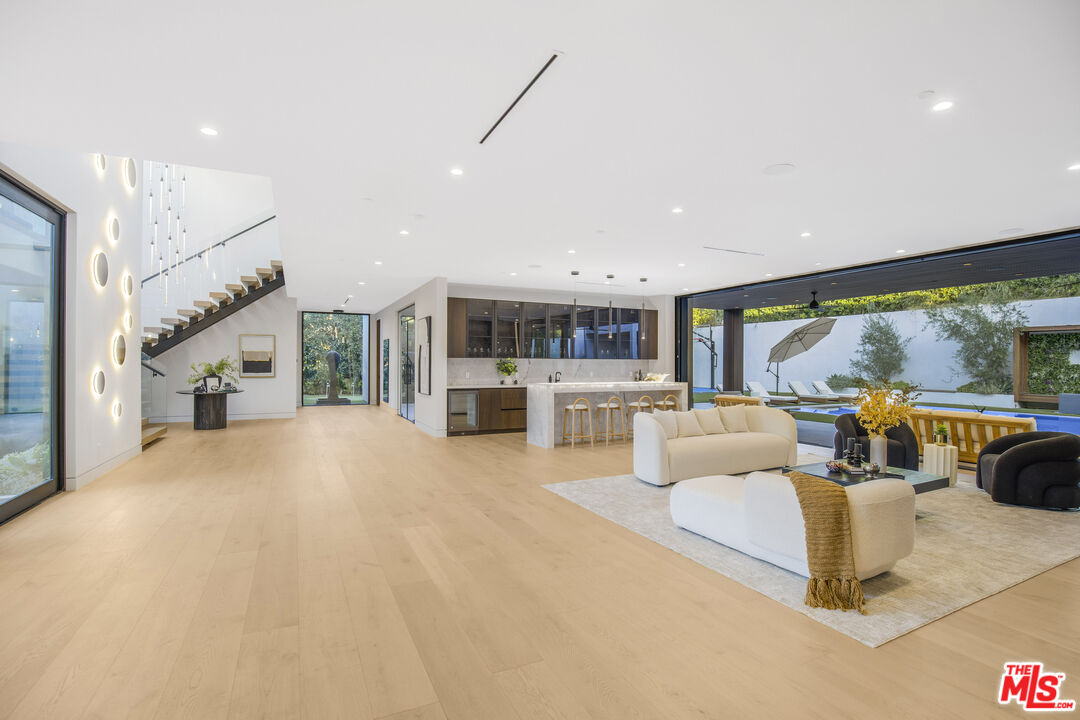 4246 Levitt Lane Sherman Oaks, CA 91403 - Photo 12 of 63