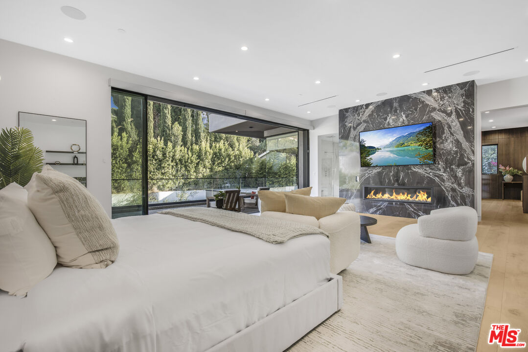 4246 Levitt Lane Sherman Oaks, CA 91403 - Photo 29 of 63 a bedroom with a large bed and a large window