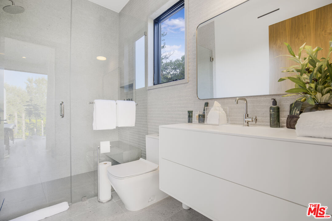 4246 Levitt Lane Sherman Oaks, CA 91403 - Photo 37 of 63 a bathroom with a sink toilet and shower