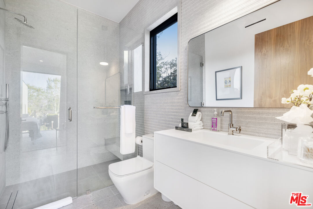 4246 Levitt Lane Sherman Oaks, CA 91403 - Photo 38 of 63 a bathroom with a toilet sink and shower