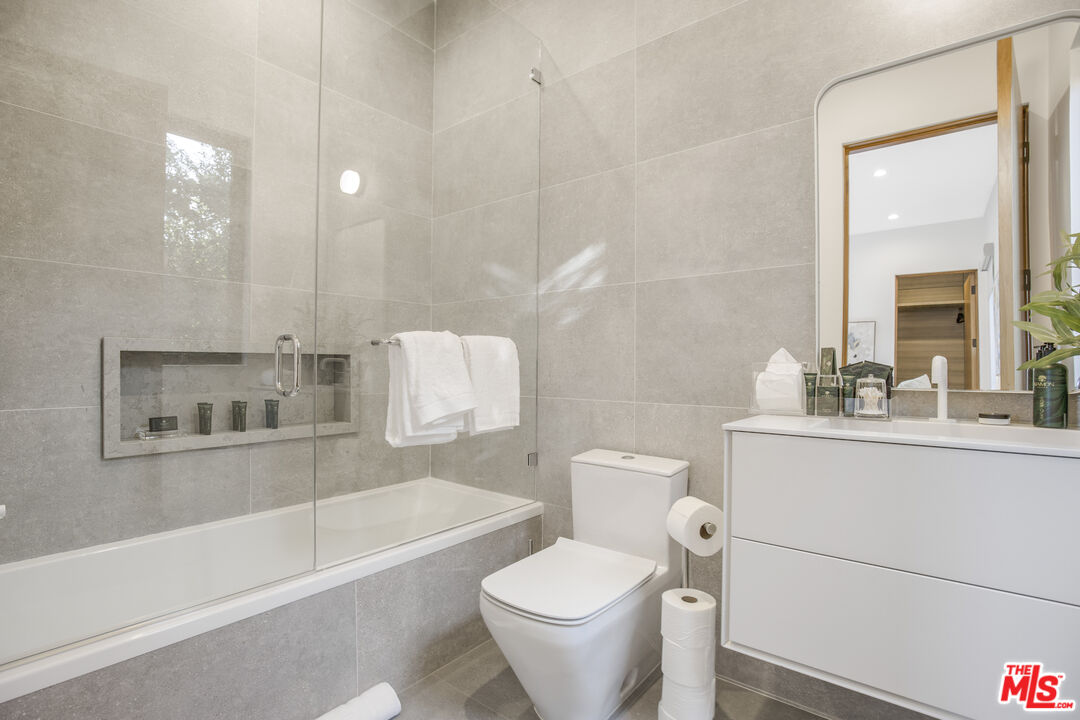 4246 Levitt Lane Sherman Oaks, CA 91403 - Photo 40 of 63