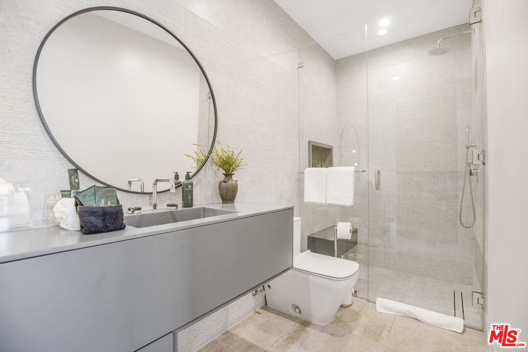 4246 Levitt Lane Sherman Oaks, CA 91403 - Photo 42 of 63 a bathroom with a toilet sink and mirror