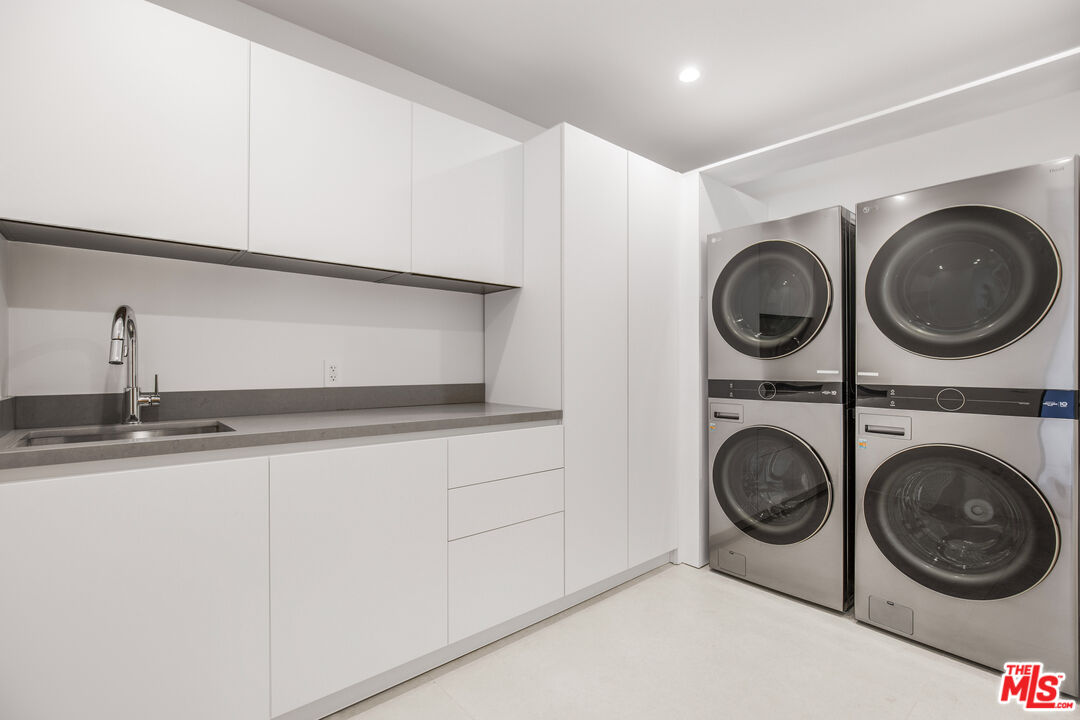 4246 Levitt Lane Sherman Oaks, CA 91403 - Photo 47 of 63 a utility room with sink dryer and washer