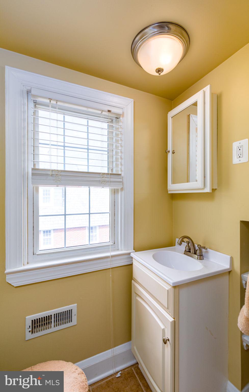 408 Murdock Road Baltimore, MD 21212 - Photo 21 of 44 Third Level Full Bathroom