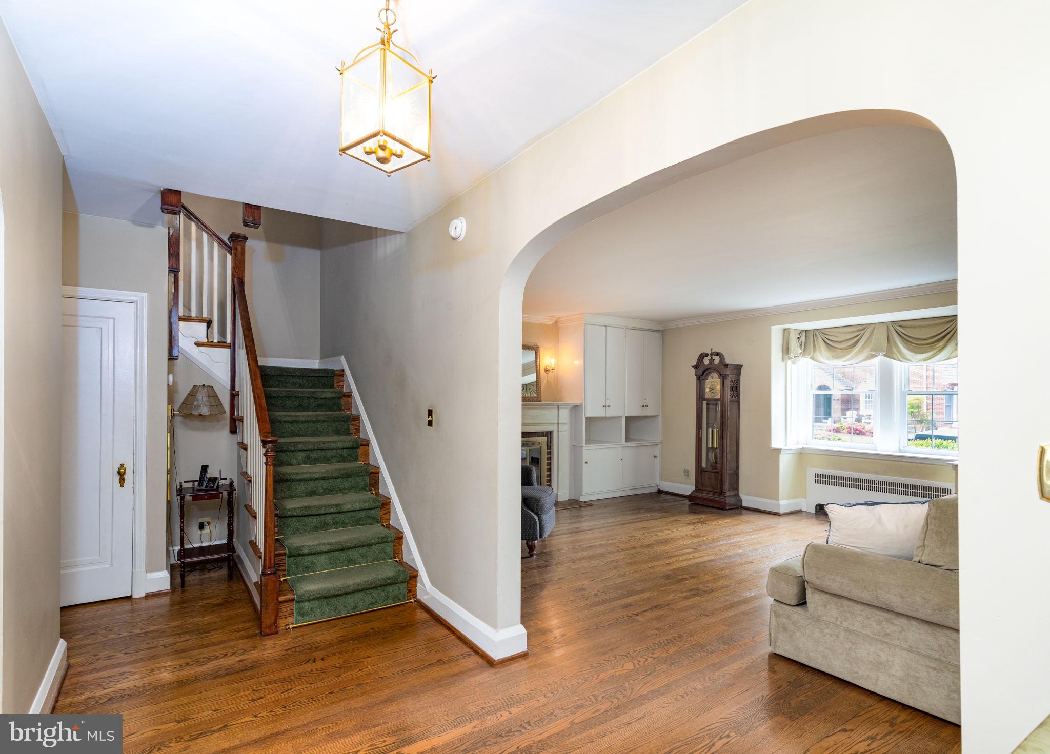 408 Murdock Road Baltimore, MD 21212 - Photo 4 of 44 Foyer