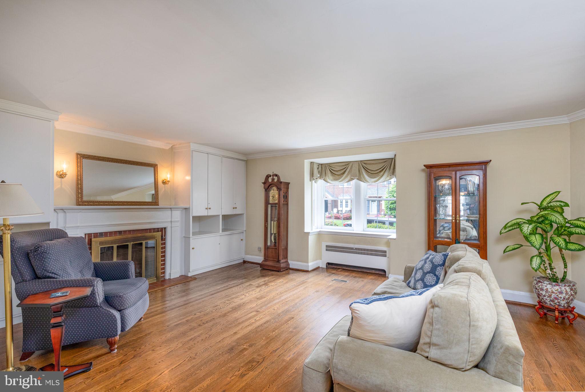 408 Murdock Road Baltimore, MD 21212 - Photo 5 of 44 Living Room