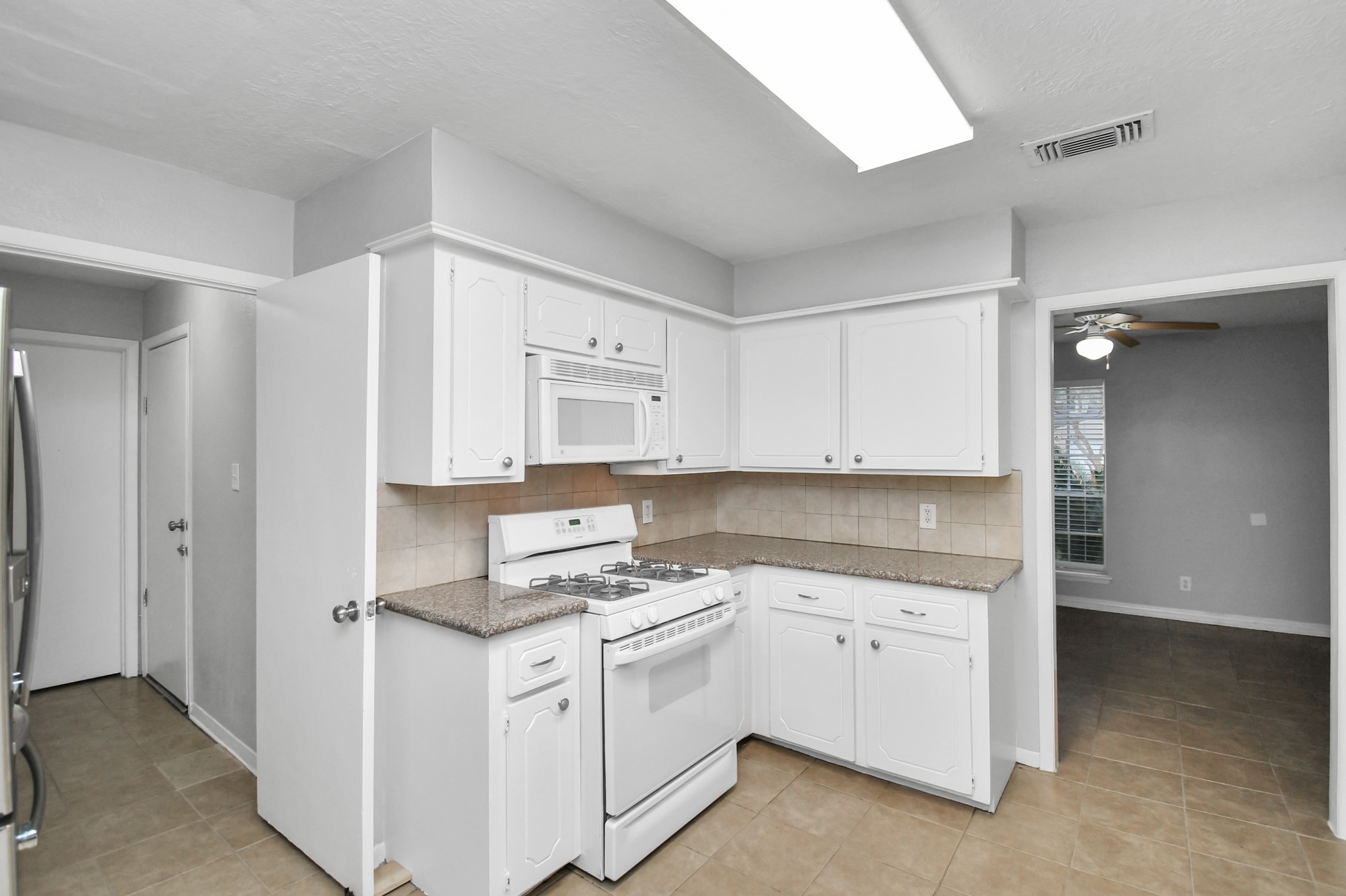 24118 Spring Gum Drive Spring, TX 77373 - Photo 5 of 46