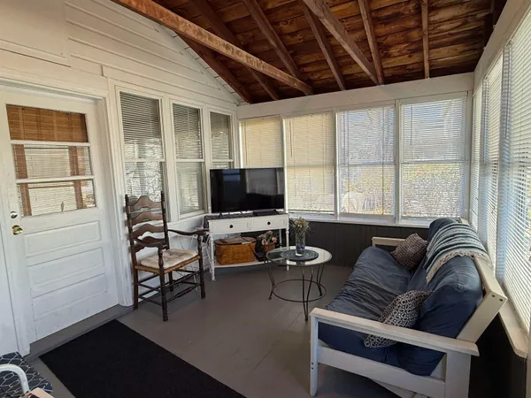 $1,600 | 5 10th Street, Unit REAR, Hampton, NH 03842
