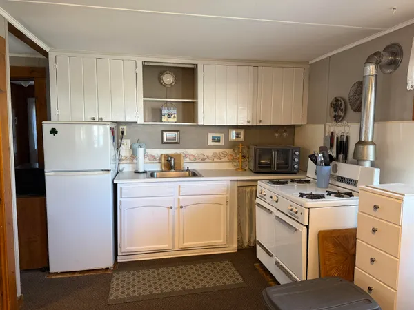 $1,600 | 5 10th Street, Unit REAR, Hampton, NH 03842