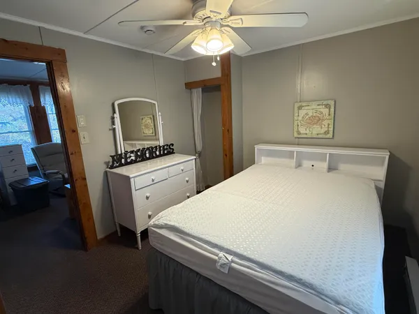 $1,600 | 5 10th Street, Unit REAR, Hampton, NH 03842