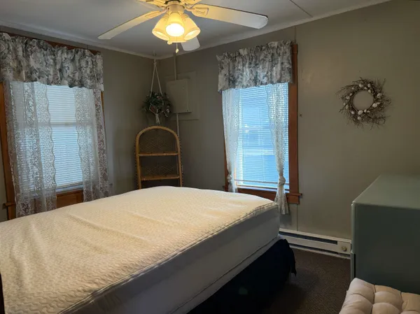 $1,600 | 5 10th Street, Unit REAR, Hampton, NH 03842