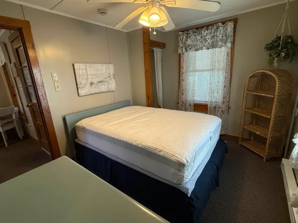 $1,600 | 5 10th Street, Unit REAR, Hampton, NH 03842