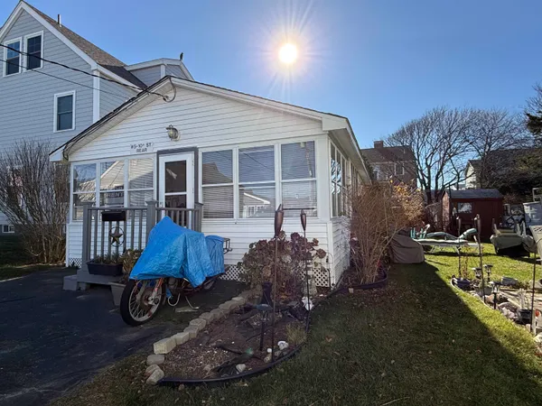 $1,600 | 5 10th Street, Unit REAR, Hampton, NH 03842