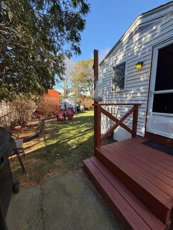 $1,600 | 5 10th Street, Unit REAR, Hampton, NH 03842