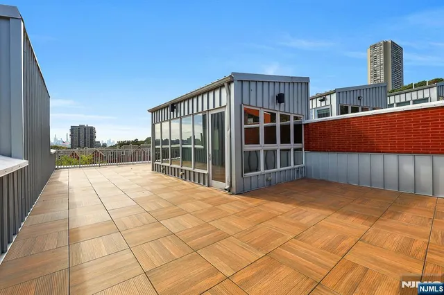 a view of a house with backyard and deck