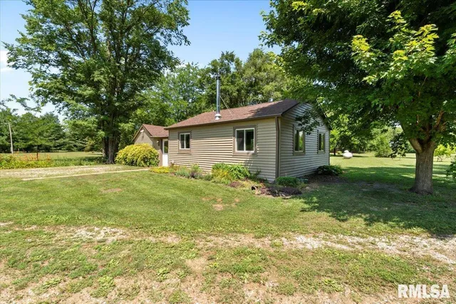 a front view of house with yard