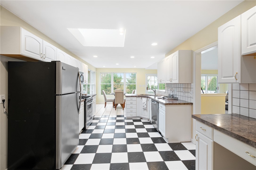 195 Angell Road Lincoln, RI 02865 - Photo 11 of 35 Gallery Image 11