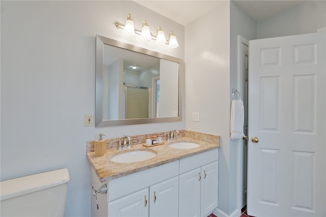 195 Angell Road Lincoln, RI 02865 - Photo 21 of 35 Primary Bathroom