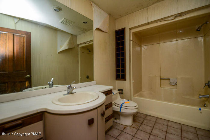 203 Fairview Road Clarks Summit, PA 18411 - Photo 12 of 21 int