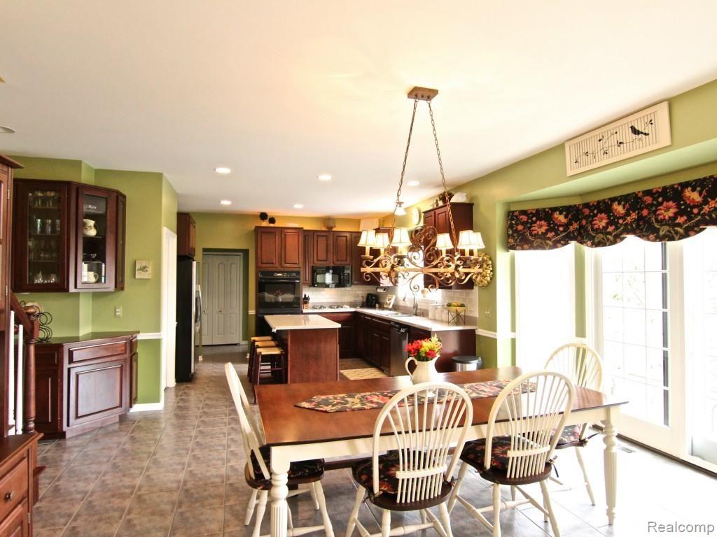 430 Wedington Court Rochester, MI 48307 - Photo 22 of 76 IMG_1124.jpg