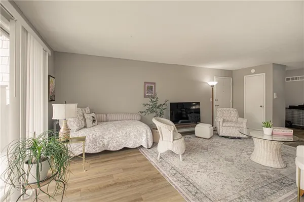 $159,900 | 8740 Metcalf Avenue, Unit 103C, Overland Park, KS 66212