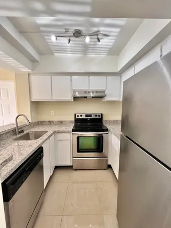 $1,675 | 752 Executive Center Drive, Unit 33, West Palm Beach, FL 33401