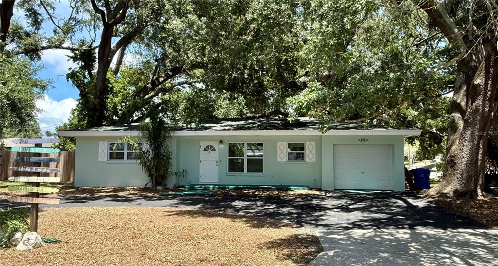 677 Oakwood Drive Dunedin, FL 34698 - Photo 1 of 31