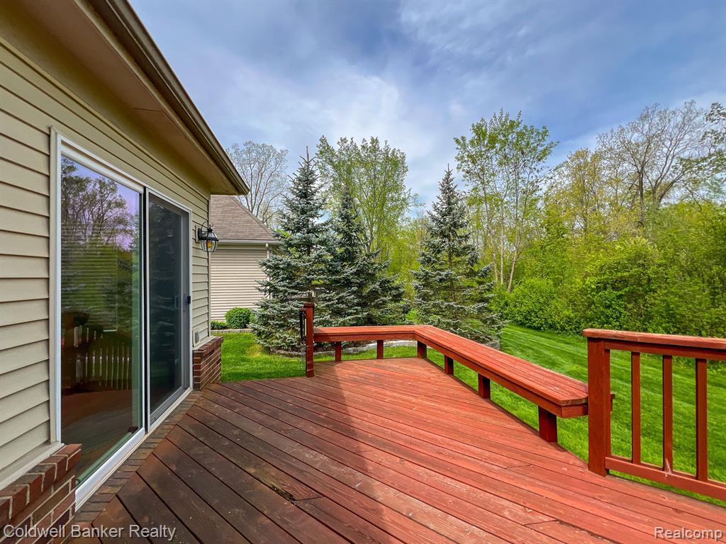 2206 Lagoon Drive Rochester Hills, MI 48309 - Photo 28 of 37