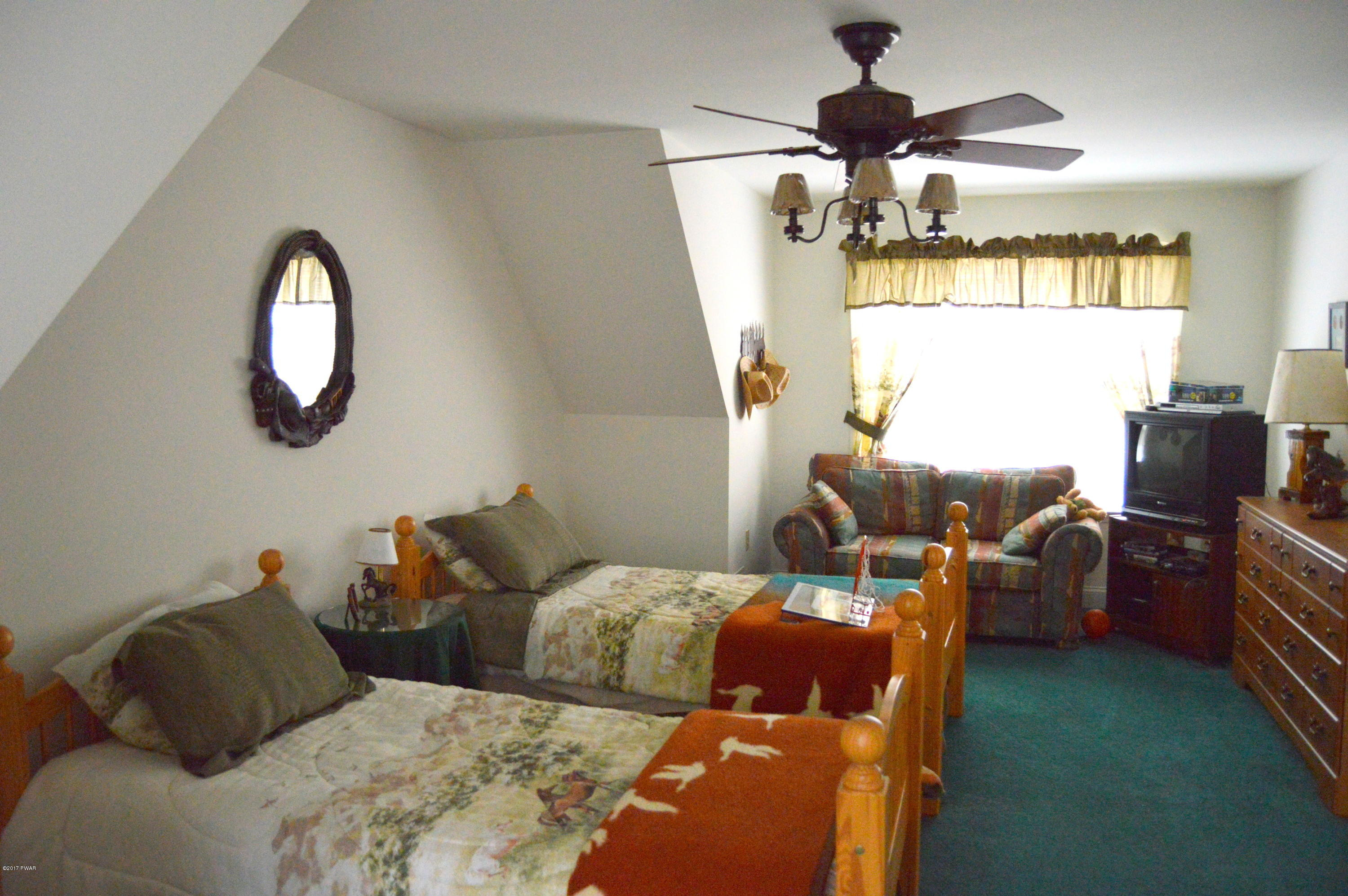 282 Lakeview Road Lackawaxen, PA 18435 - Photo 15 of 26 DSC_0017
