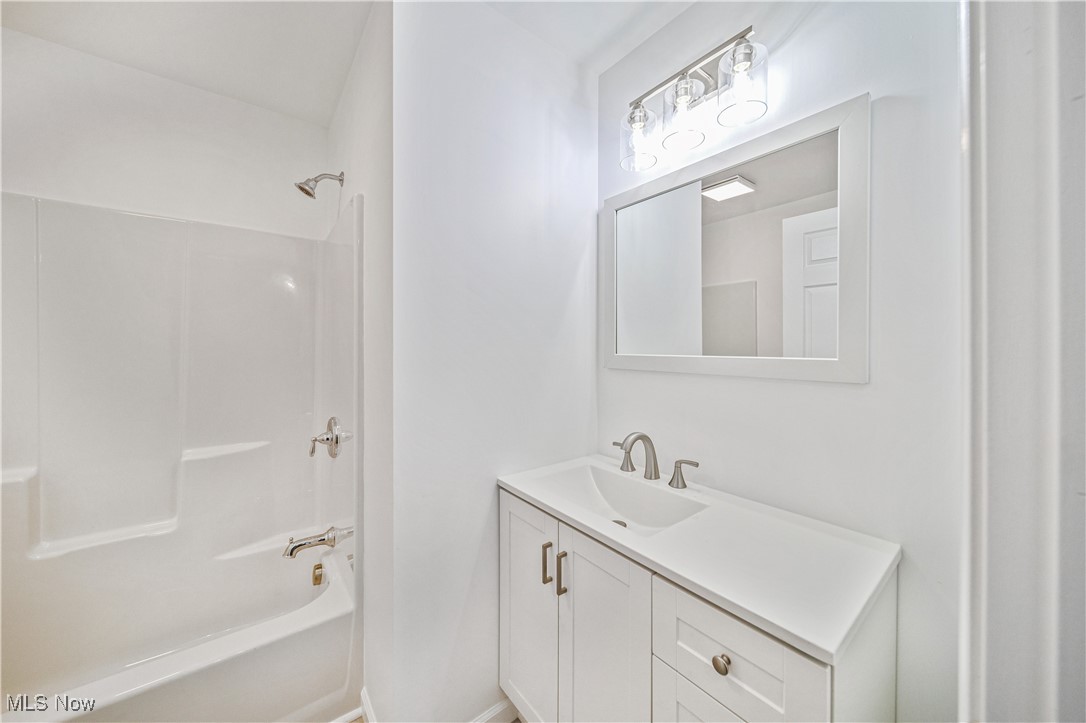 7139 Center Road Ashtabula, OH 44004 - Photo 12 of 30 Full bathroom