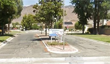 a view of a yard with a house