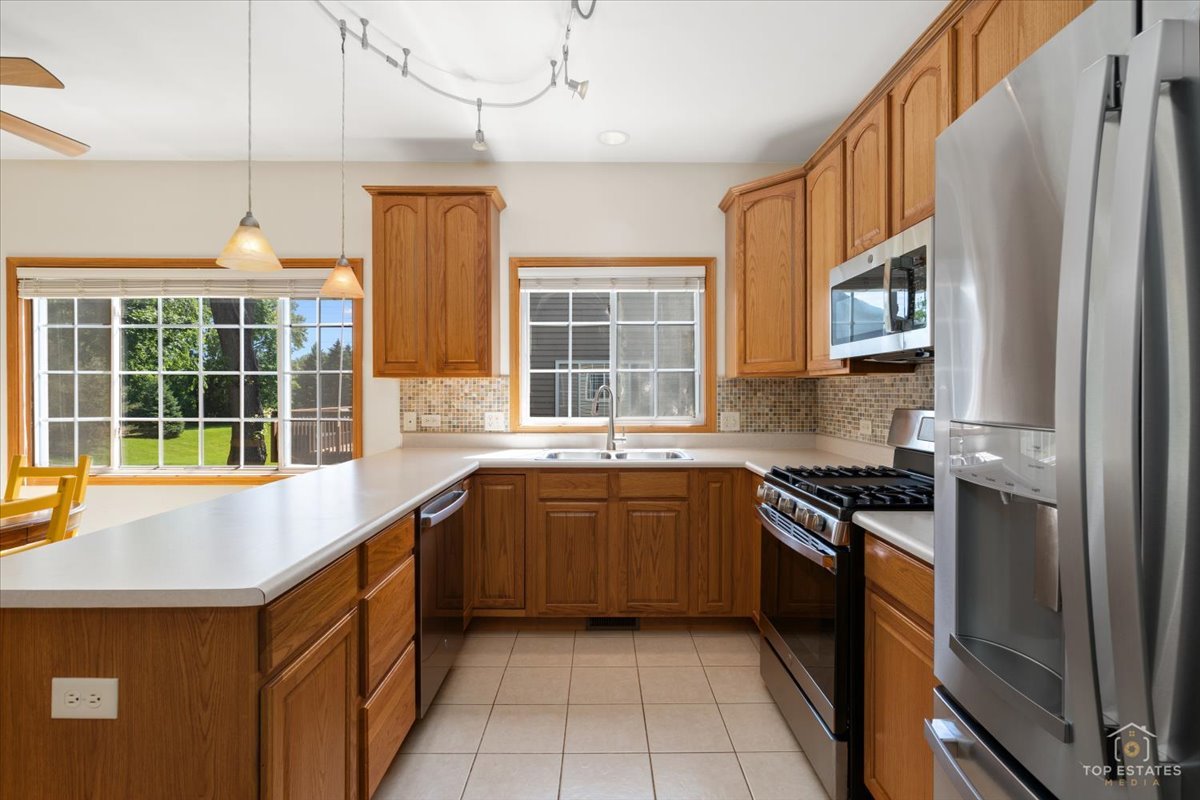 1308 Dancing Bear Lane Elgin, IL 60120 - Photo 7 of 22