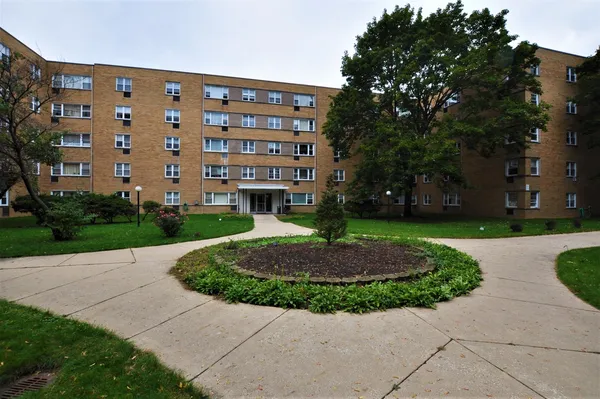 $1,500 | 2035 West Granville Avenue, Unit 511, Chicago, IL 60659