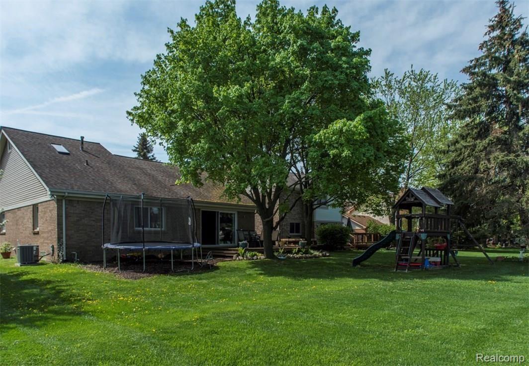 1634 Hillside Lane Rochester, MI 48307 - Photo 18 of 61 Vogel Hillside Lane-18.jpg