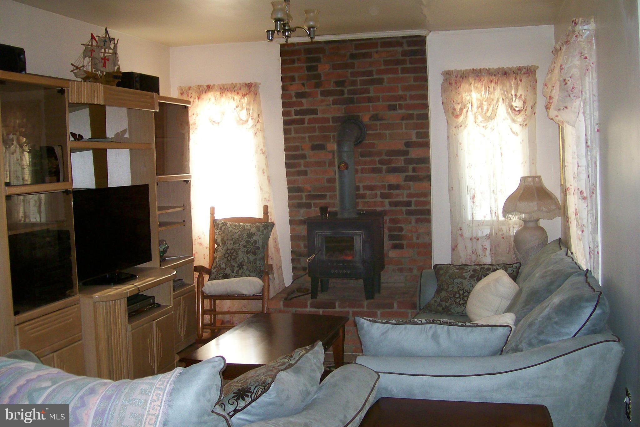 1626 South Pifer Road Star Tannery, VA 22654 - Photo 10 of 30 Living Room