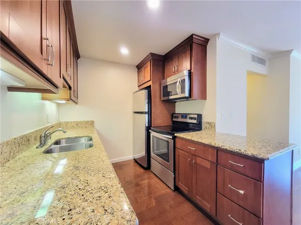 $2,395 | 448 North Bellflower Boulevard, Long Beach, CA 90814