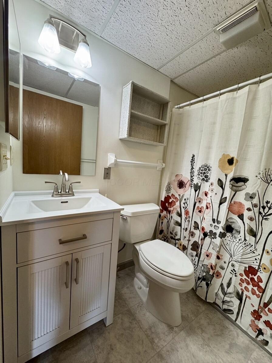 3967 Karl Road, Unit 227 Columbus, OH 43224 - Photo 3 of 39 Secondary bathroom