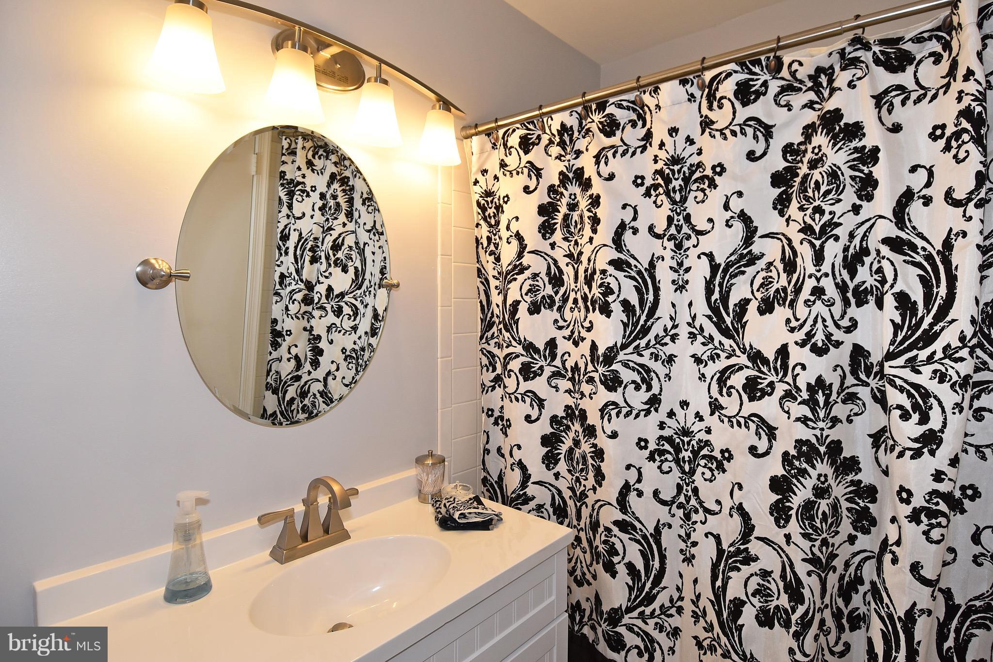 13816 Ranch Place North Potomac, MD 20878 - Photo 15 of 30 Bath