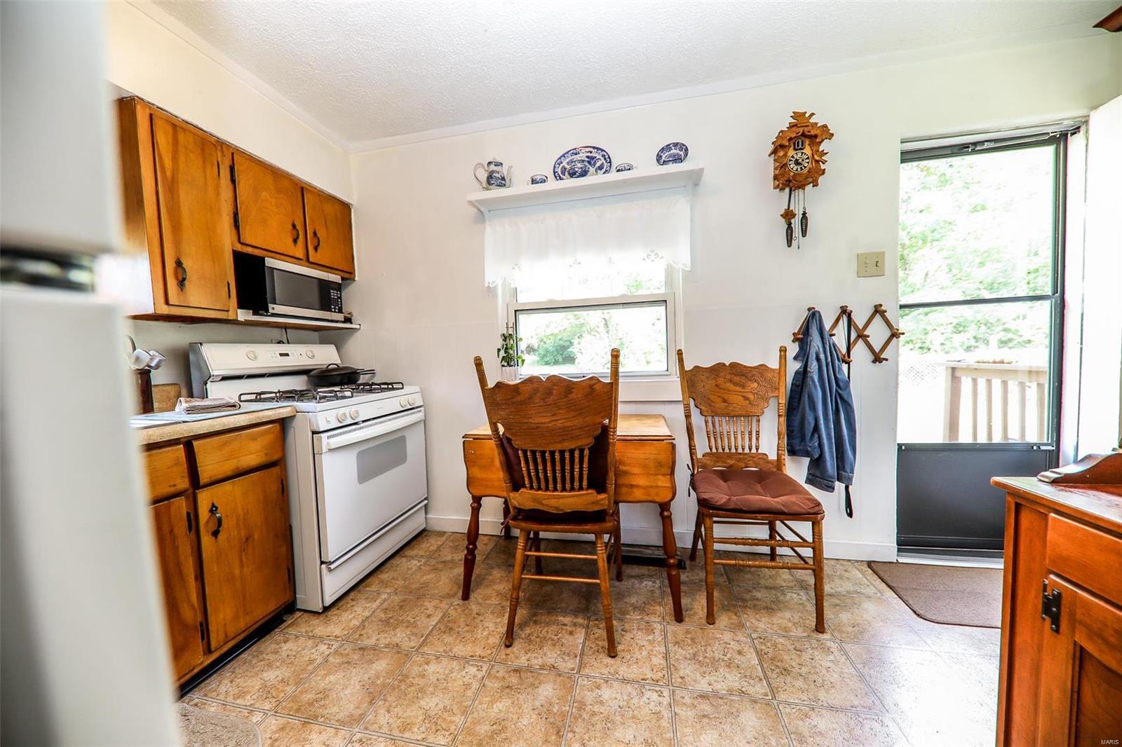 1011 Caseyville Road Collinsville, IL 62234 - Photo 8 of 22 Gallery Image 8